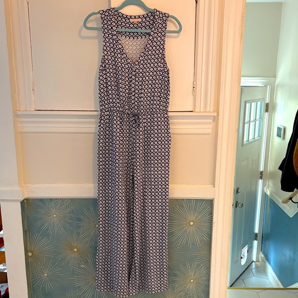 Skies Are Blue Pants - Skies Are Blue Navy & White Geometric Sleeveless Jumpsuit with Tie Waist. Size S